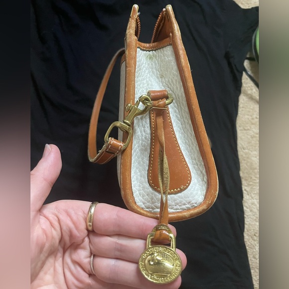 Vintage Designer Dooney & Bourke White & Tan Leather Shoulder Bag - Picture 5 of 7